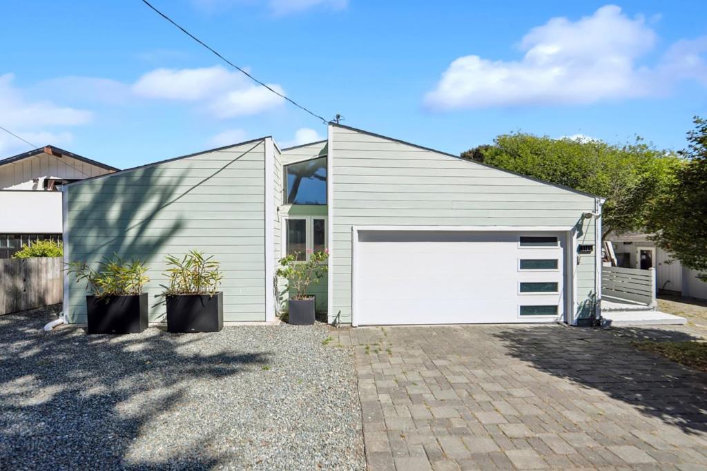 1161 Tamarind Street Property Photo 43