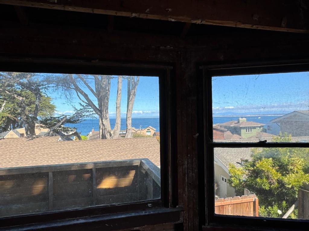 1046 Balboa Property Photo 4