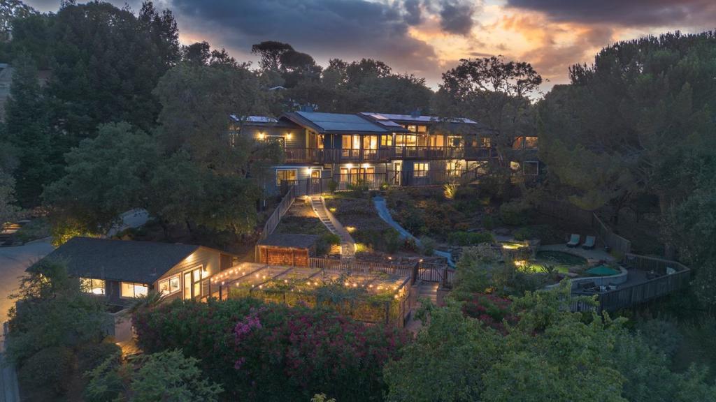 21100 Saratoga Hills Road Property Photo