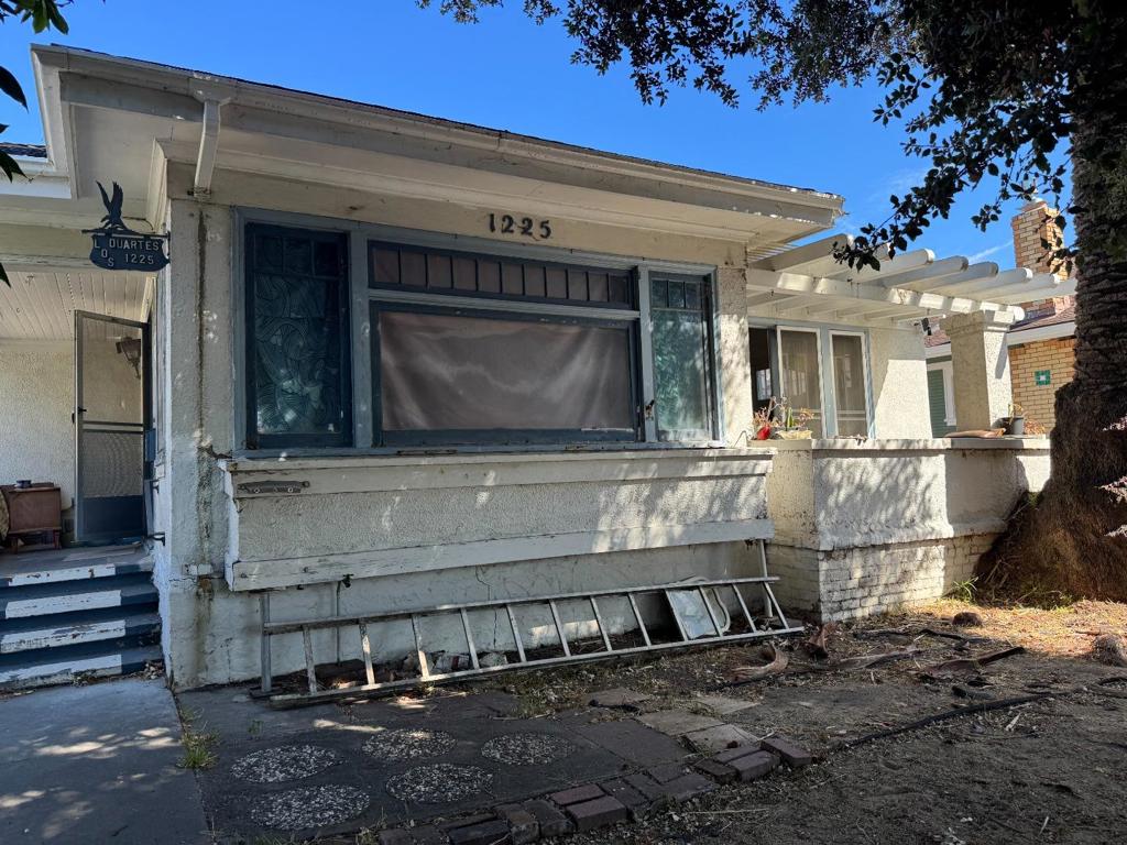 1225 Sierra Avenue Property Photo