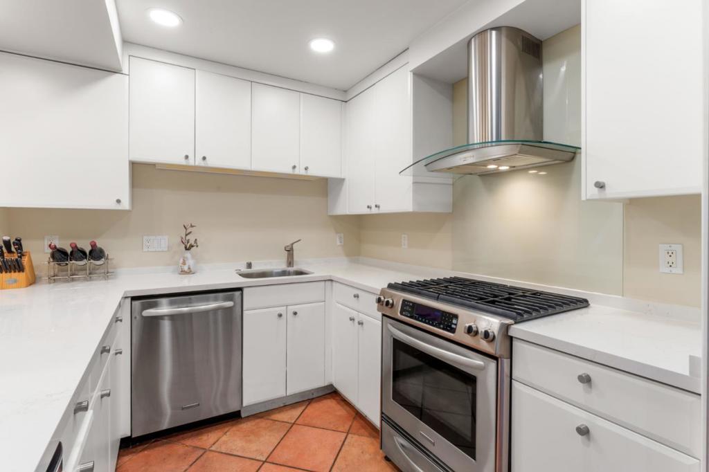 73 Peter Coutts Circle Property Photo 11