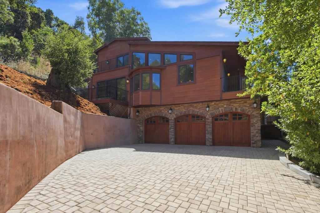 3911 Pepper Tree Court Property Photo 1