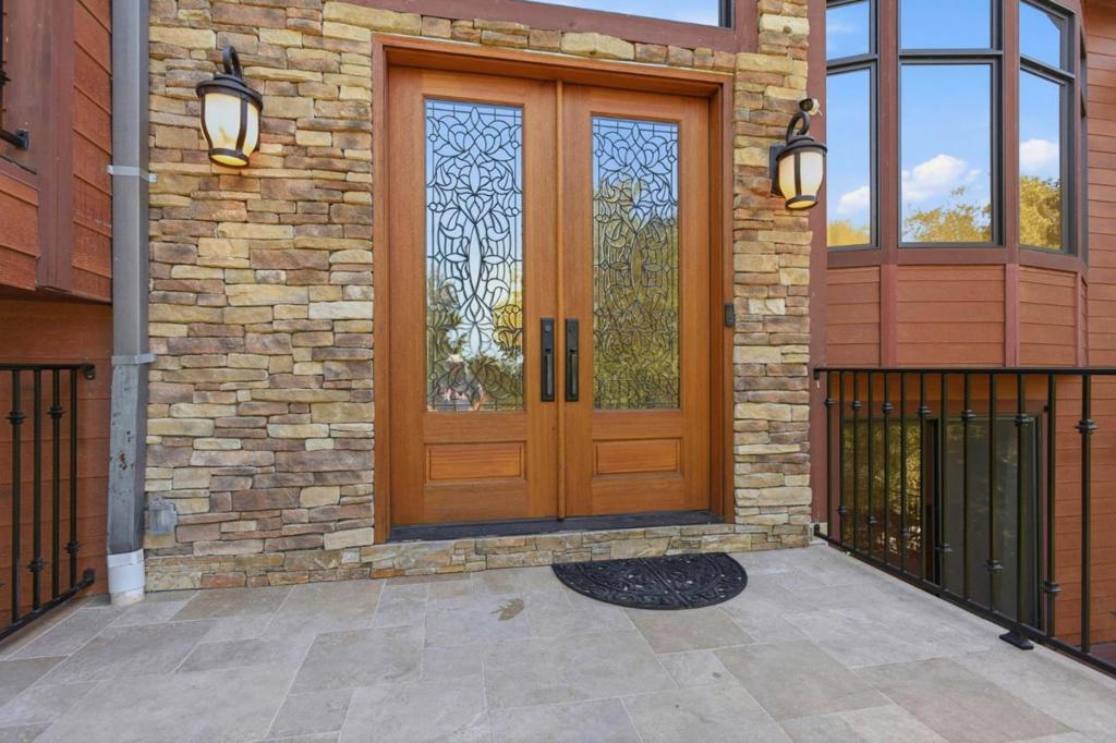 3911 Pepper Tree Court Property Photo 4