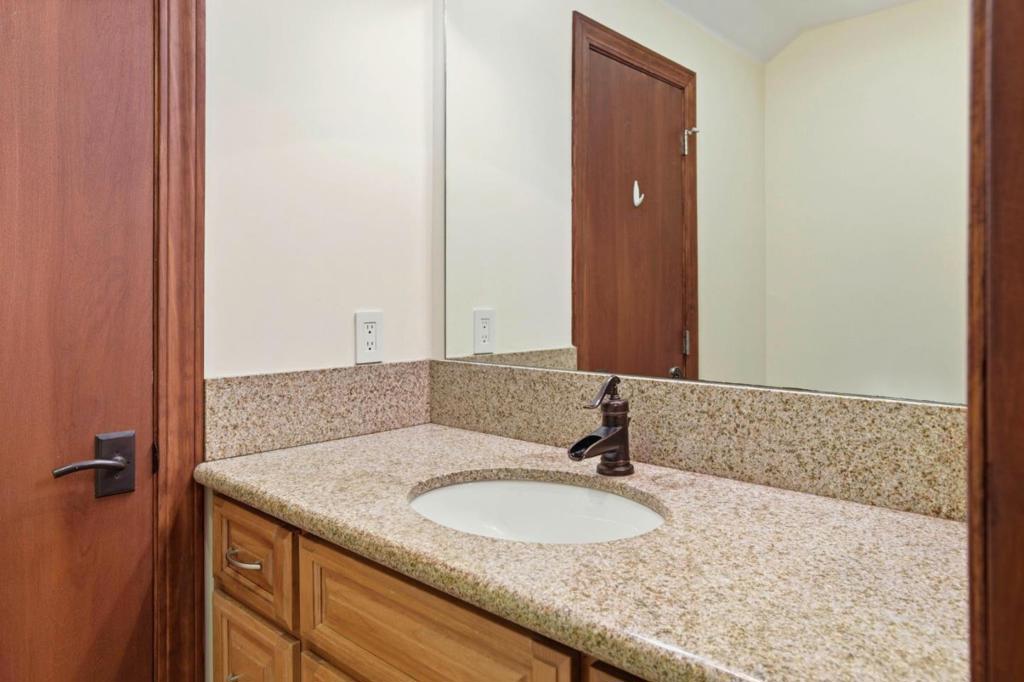 3911 Pepper Tree Court Property Photo 65