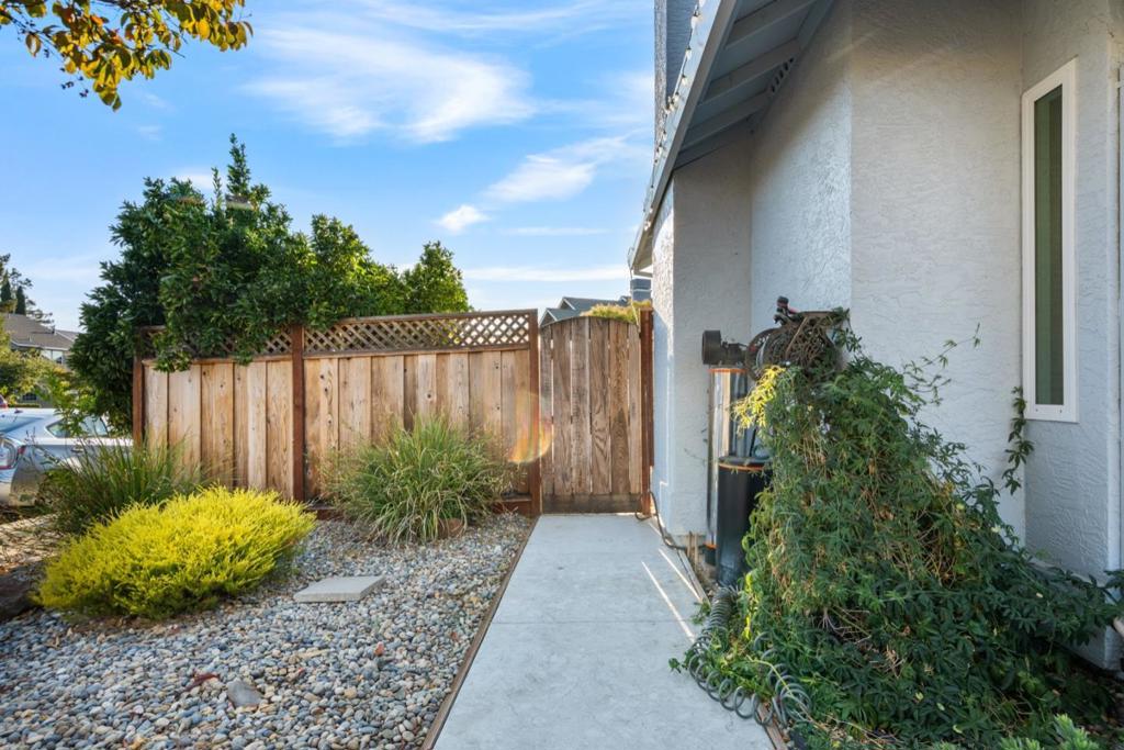 1090 Los Altos Drive Property Photo 6