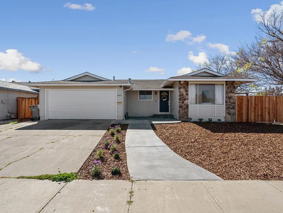 2902 Edenbank Court Property Photo 1