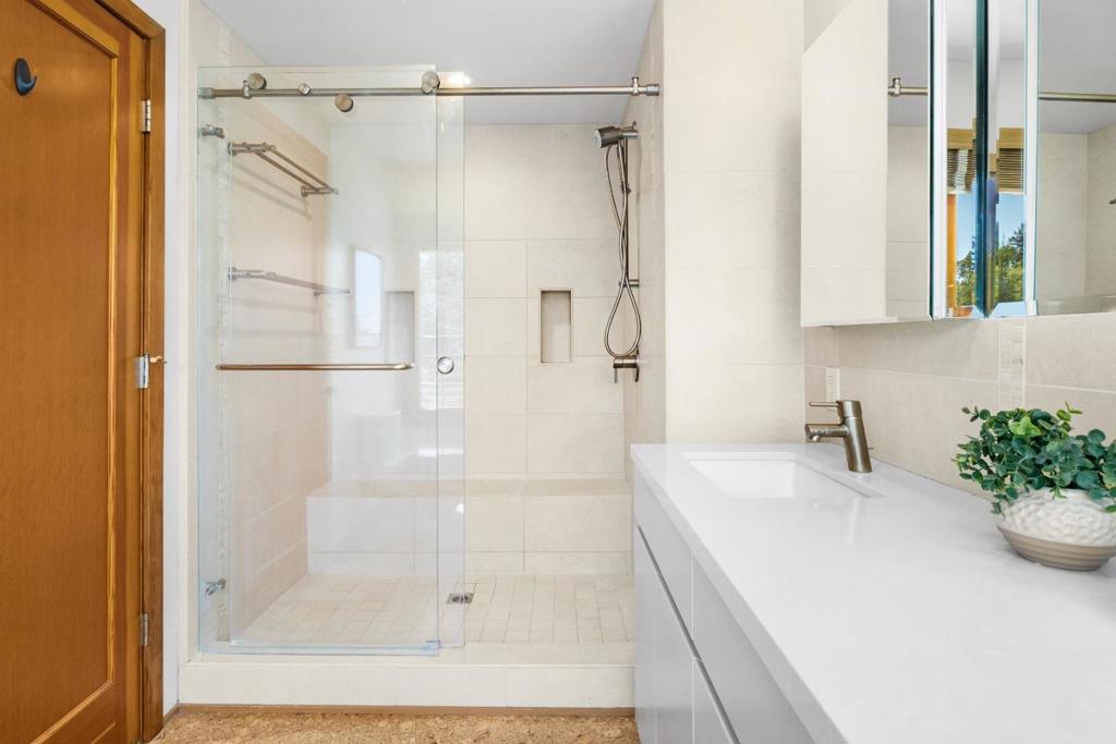 1095 Wilderfield Property Photo 18