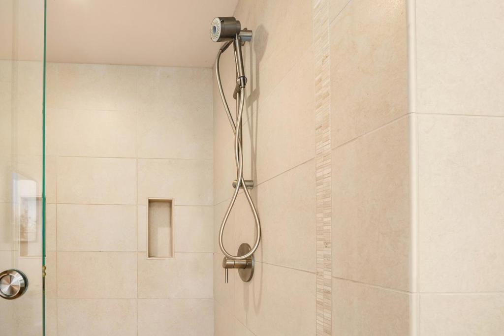 1095 Wilderfield Property Photo 23