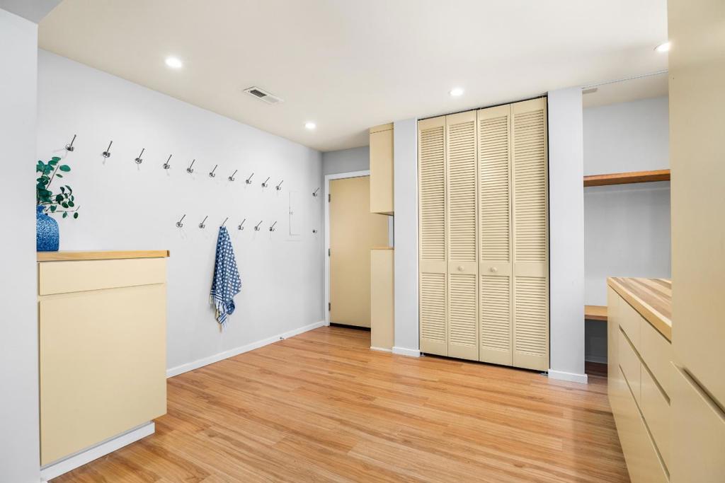1095 Wilderfield Property Photo 25