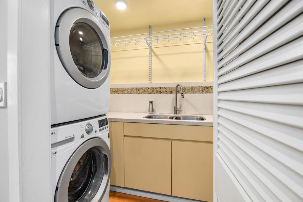 1095 Wilderfield Property Photo 32