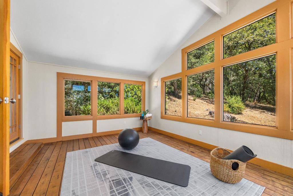 1095 Wilderfield Property Photo 35