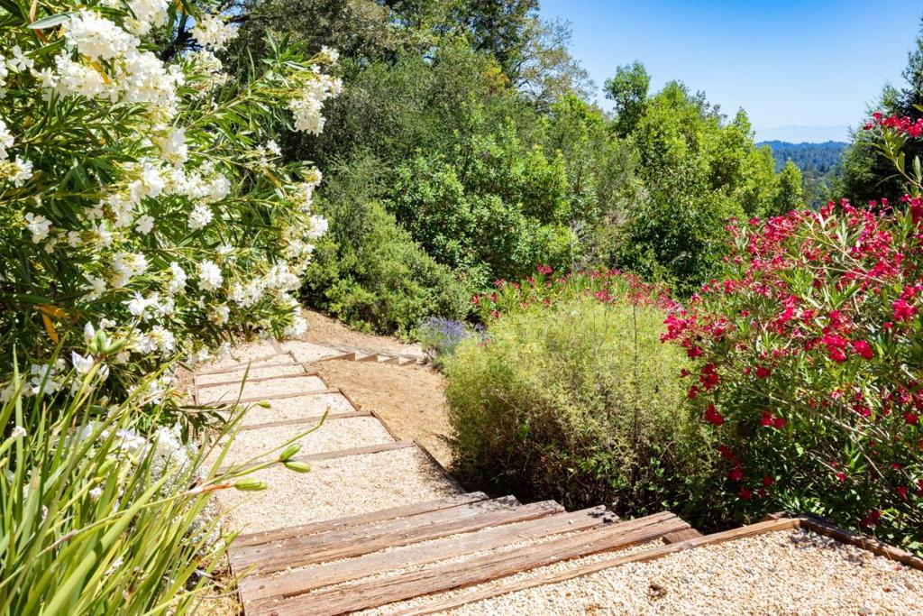 1095 Wilderfield Property Photo 44