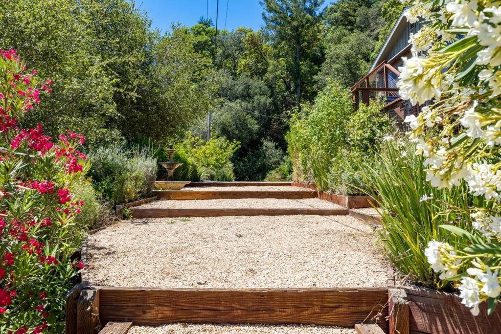1095 Wilderfield Property Photo 45