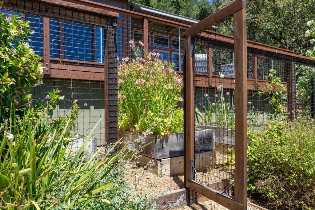 1095 Wilderfield Property Photo 46