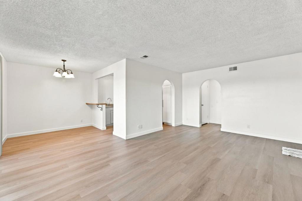 2745 Mauricia Avenue B Property Photo 6