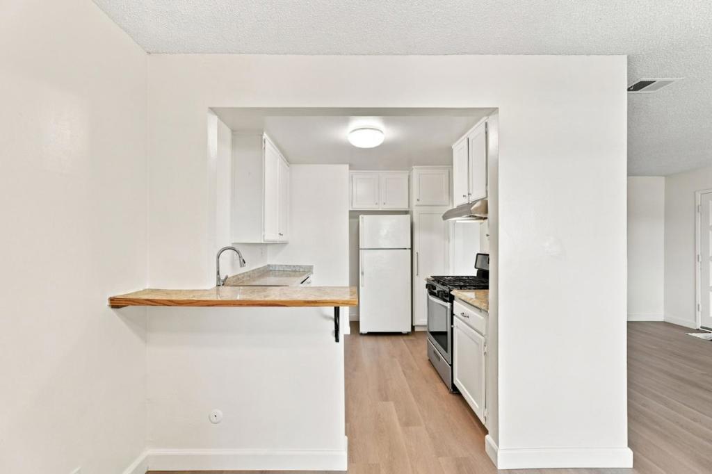 2745 Mauricia Avenue B Property Photo 8