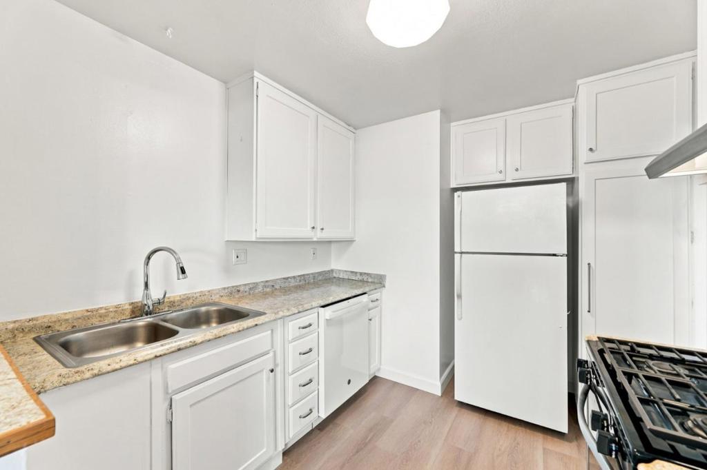2745 Mauricia Avenue B Property Photo 9