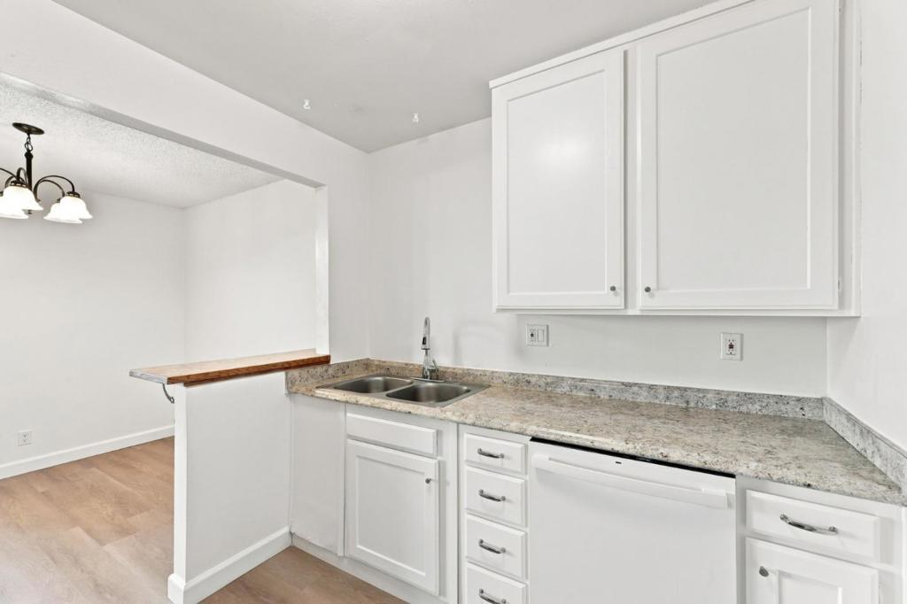 2745 Mauricia Avenue B Property Photo 11