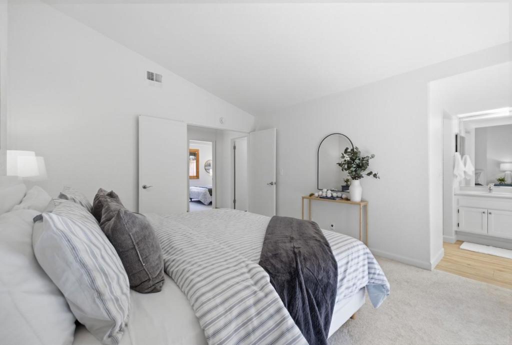 2389 Apsis Court Property Photo 12