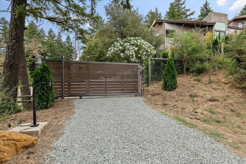 13755 Skyline Boulevard Property Photo 4