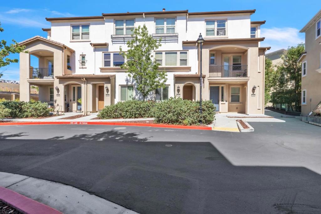 2757 Ferrara Circle Property Photo 1