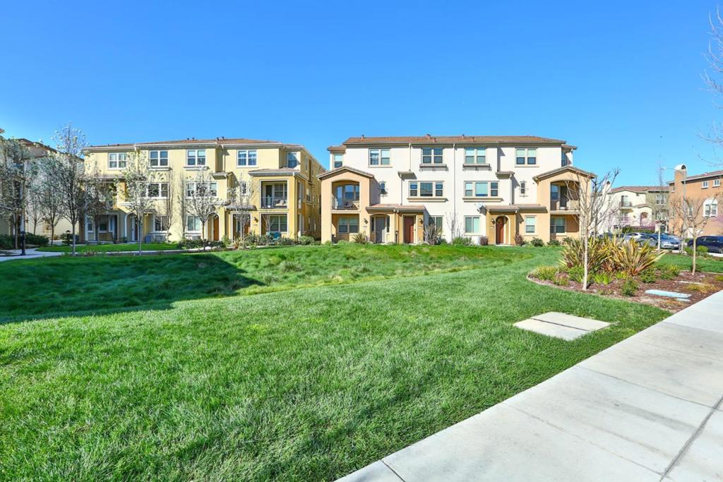 2757 Ferrara Circle Property Photo 1
