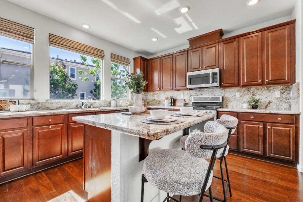 2757 Ferrara Circle Property Photo 8