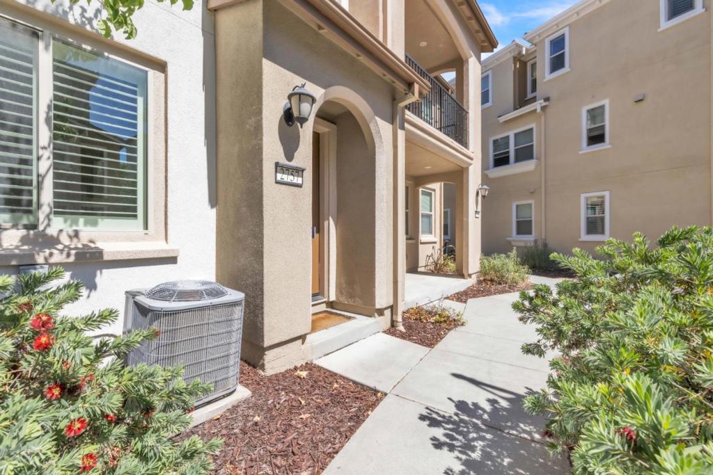 2757 Ferrara Circle Property Photo 31