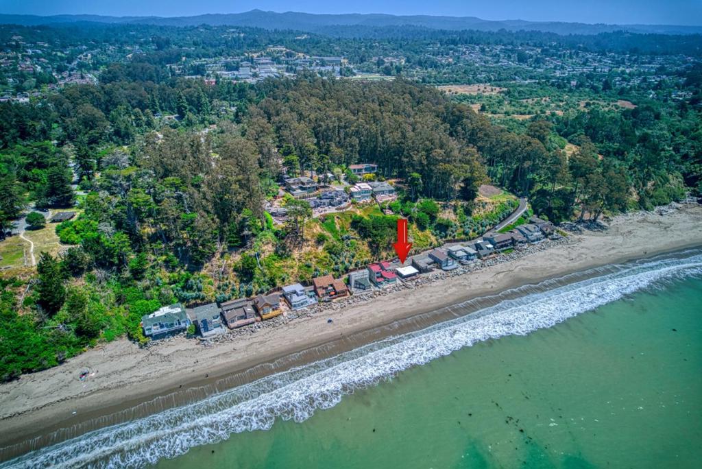16 Potbelly Beach Road Property Photo 3