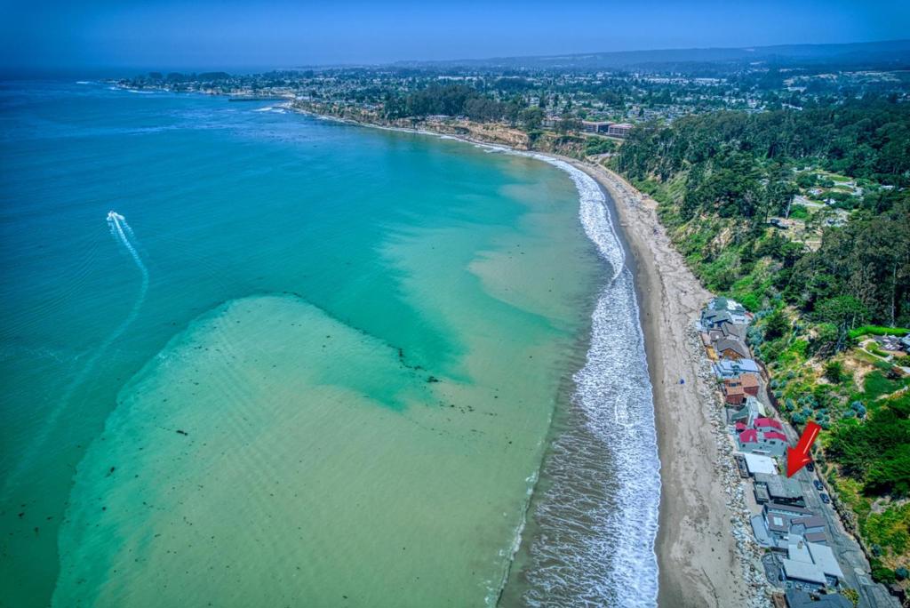 16 Potbelly Beach Road Property Photo 5