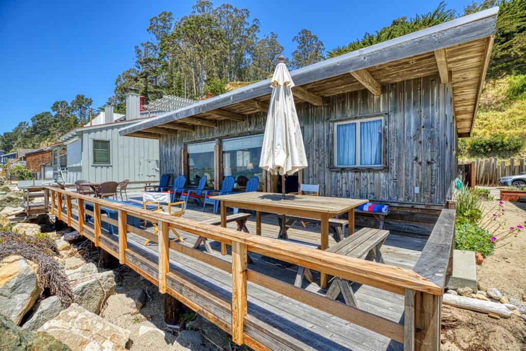 16 Potbelly Beach Road Property Photo 9
