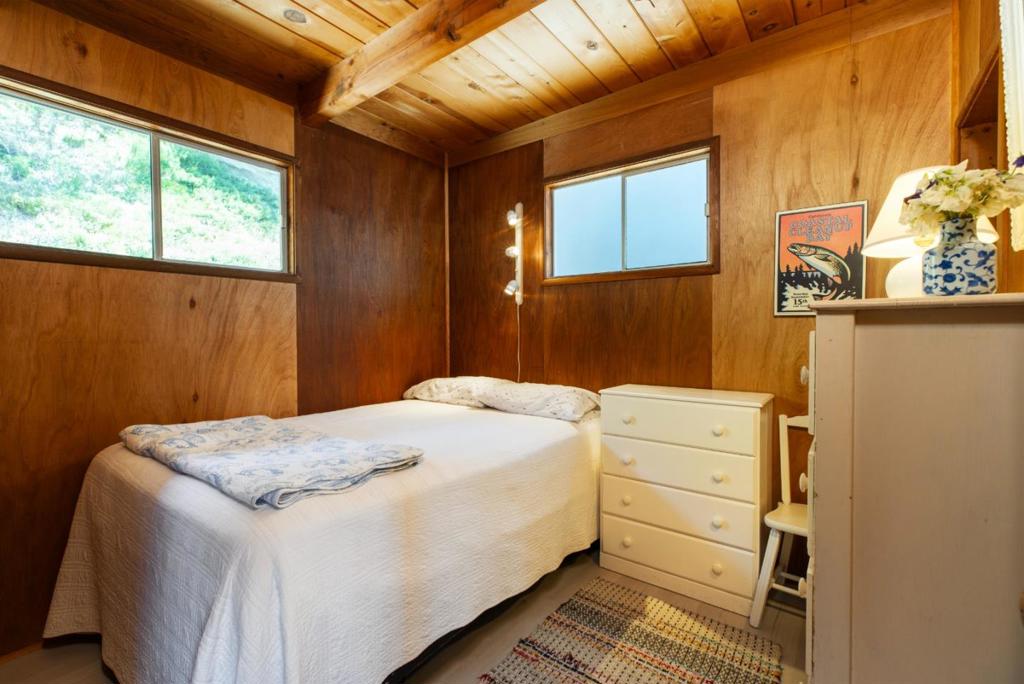16 Potbelly Beach Road Property Photo 18