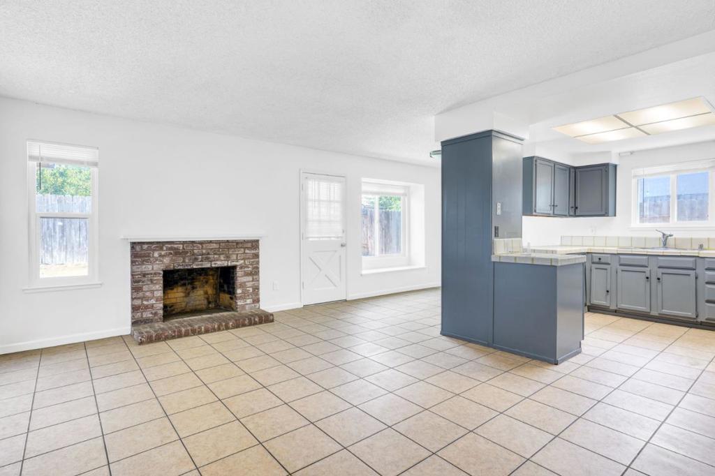 7913 Cottonleaf Way Property Photo 5