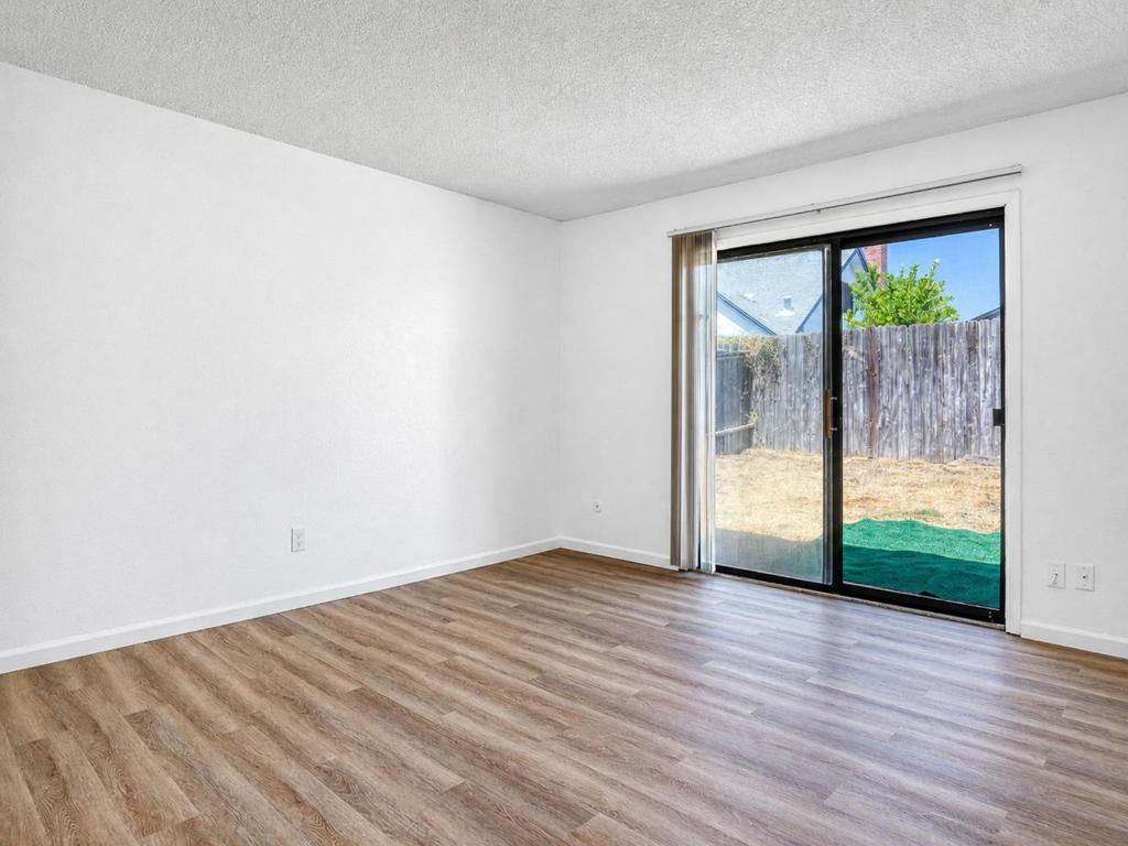 7913 Cottonleaf Way Property Photo 8