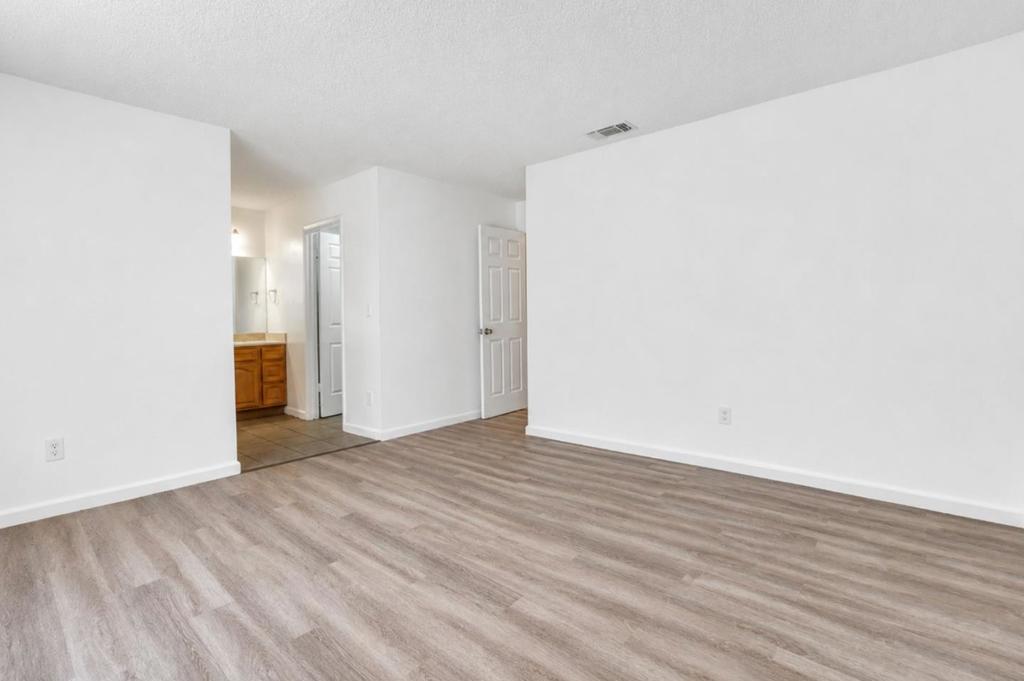 7913 Cottonleaf Way Property Photo 9