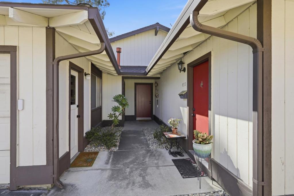 933935 Miramonte Avenue Property Photo 4