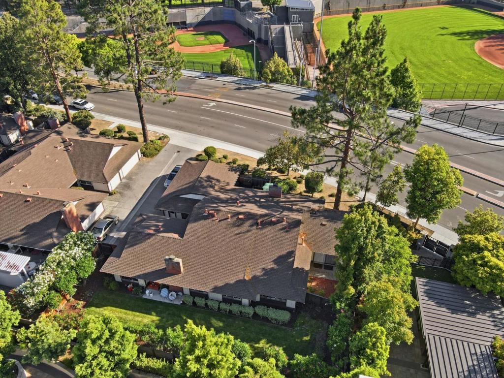 933935 Miramonte Avenue Property Photo 6