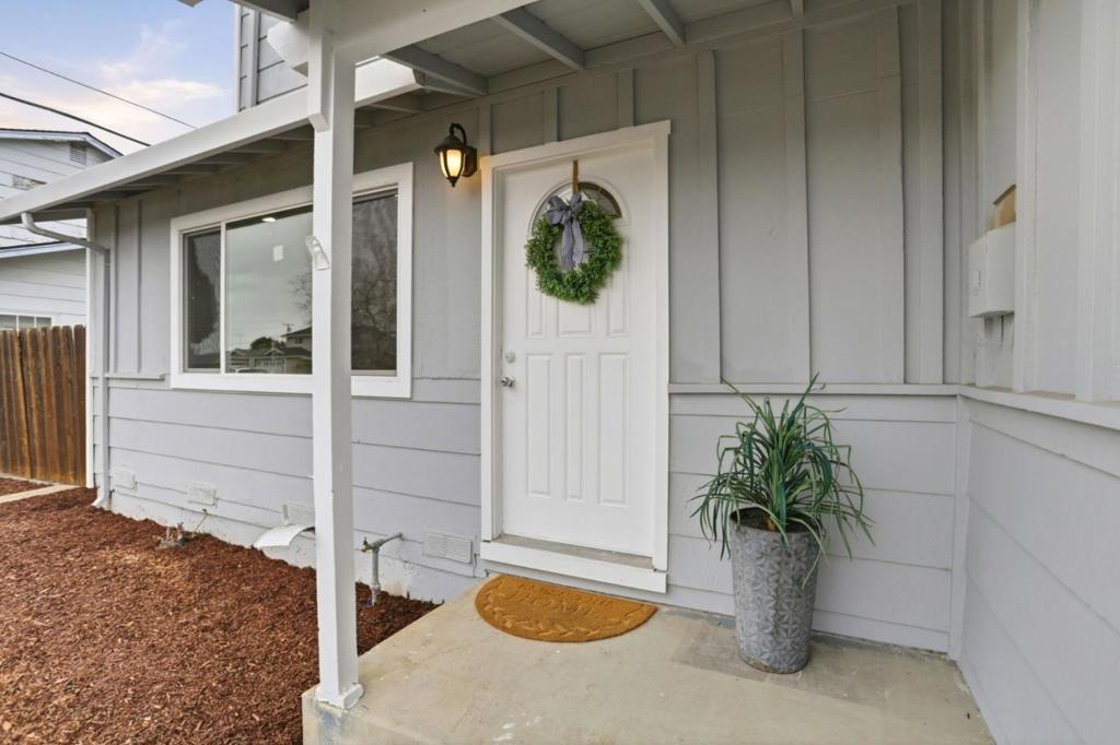 2074 Ashwood Lane Property Photo 4