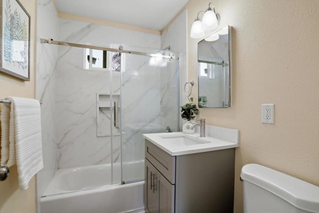 2074 Ashwood Lane Property Photo 32