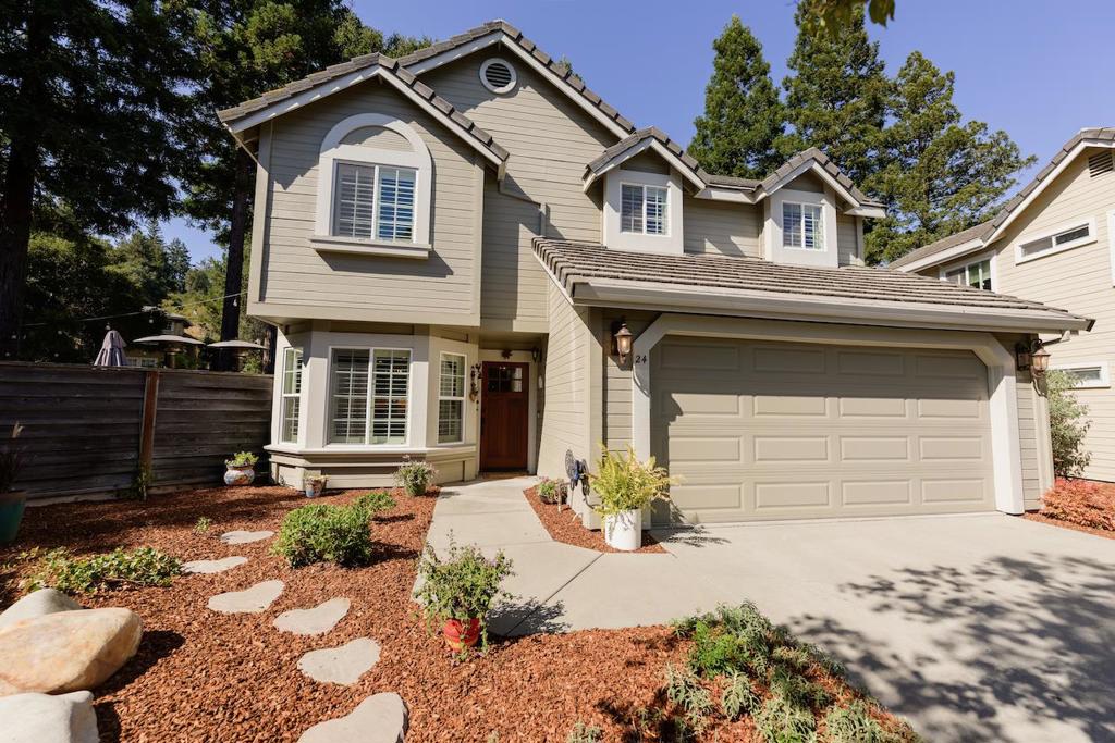 24 Coopers Hawk Court Property Photo 2