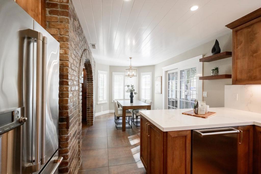 24 Coopers Hawk Court Property Photo 3