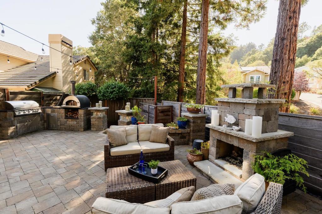 24 Coopers Hawk Court Property Photo 11