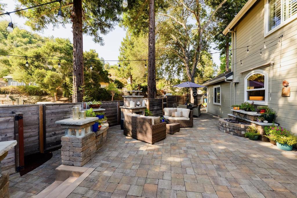 24 Coopers Hawk Court Property Photo 12
