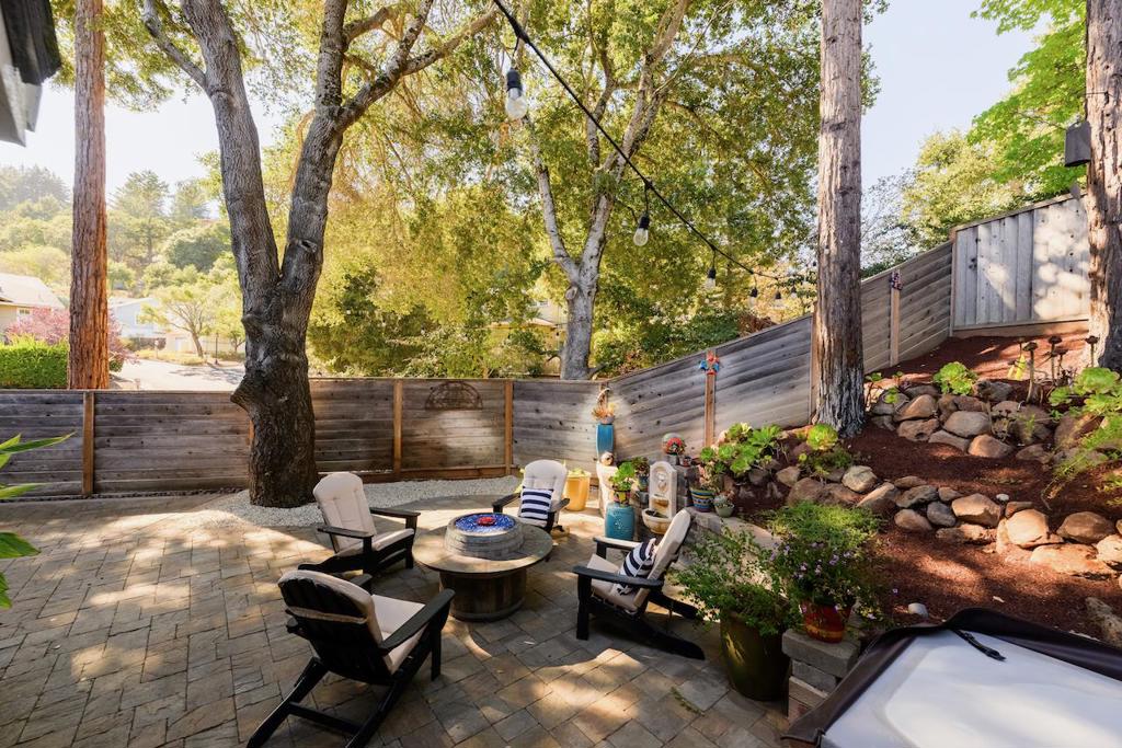 24 Coopers Hawk Court Property Photo 14
