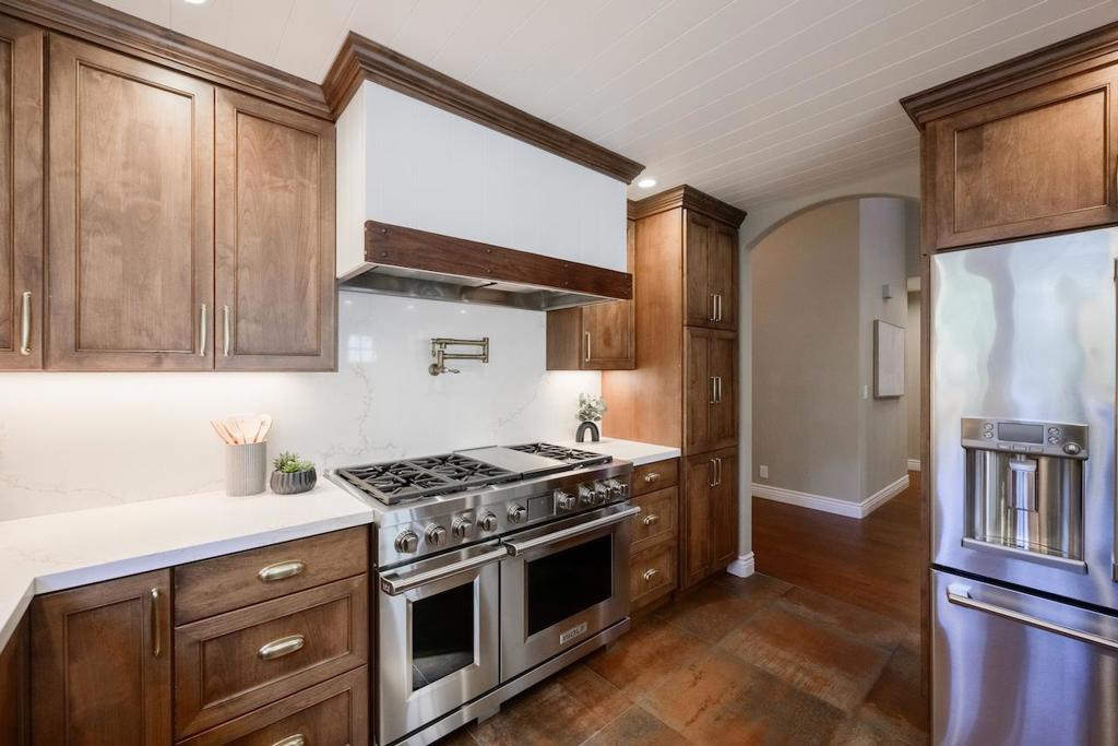 24 Coopers Hawk Court Property Photo 17