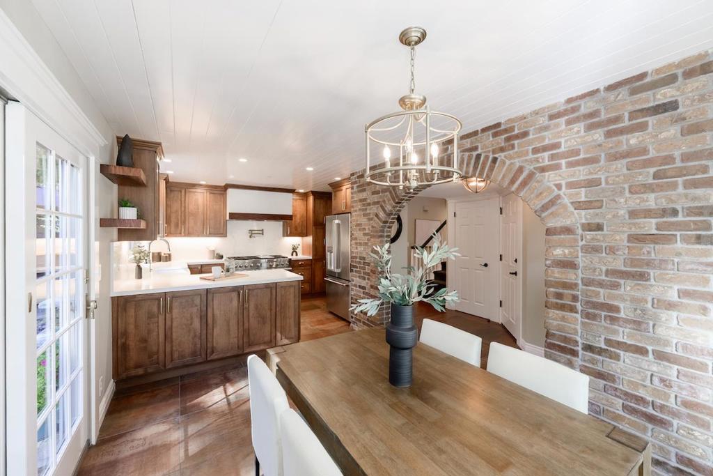 24 Coopers Hawk Court Property Photo 18