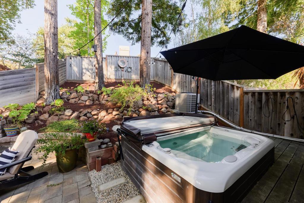 24 Coopers Hawk Court Property Photo 83
