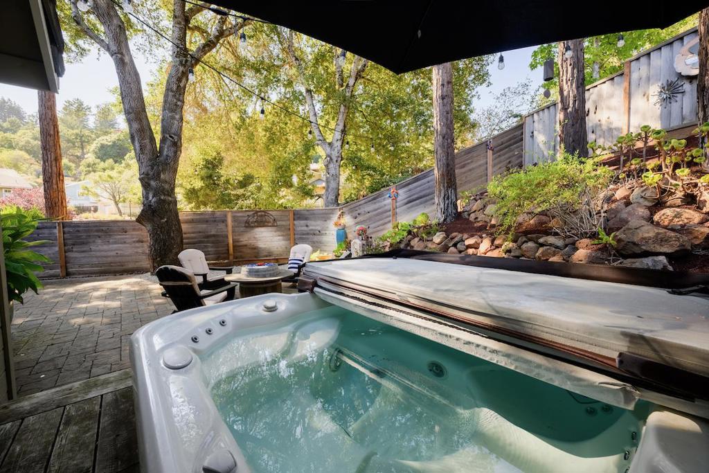 24 Coopers Hawk Court Property Photo 88