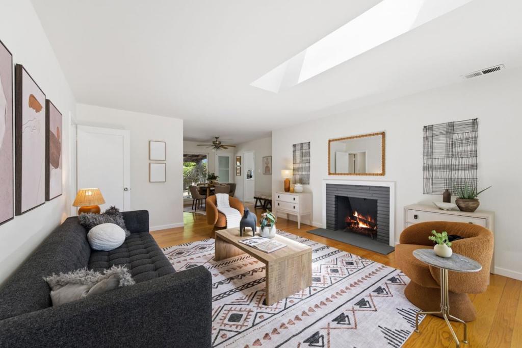 16010 Via Sevilla Property Photo 1