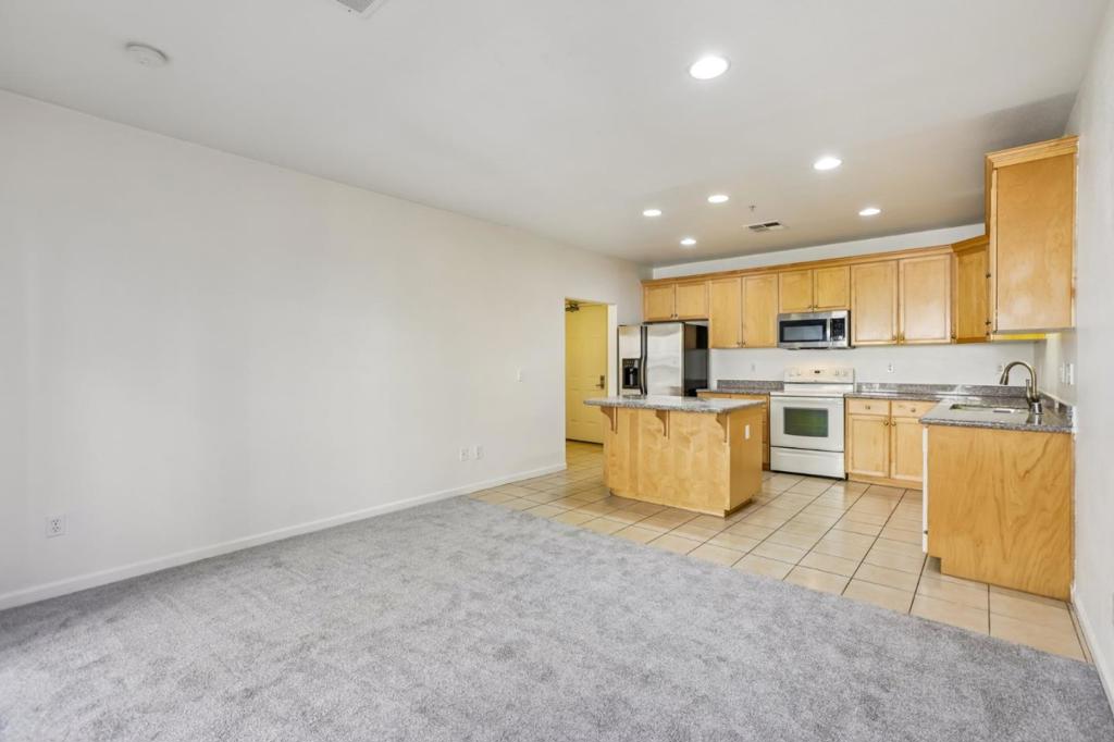 88 N Jackson Avenue 210 Property Photo 2